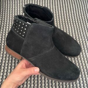 Koolaburra by Ugg Giyah Black Suede Studded Ankle Boots Women’s Shoe Size 9.5